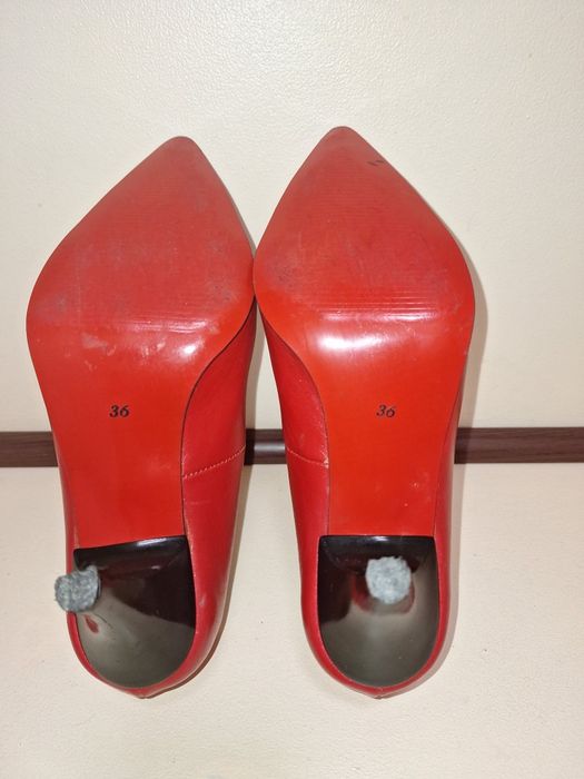 Продавам дамски кожени обувки