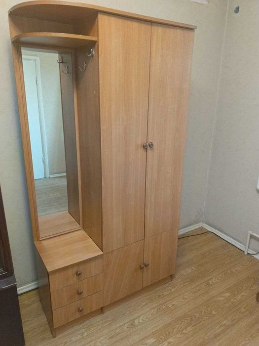 Продаётся б/у шкаф для прихожей