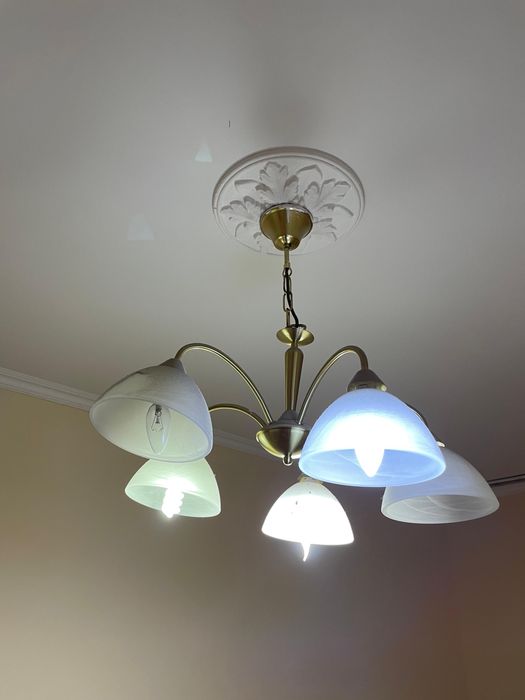 Срочно продам люстры