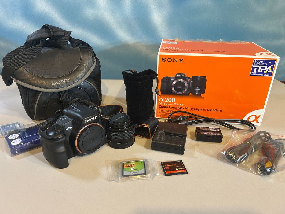 Фотоапарат Sony a200 + два обектива