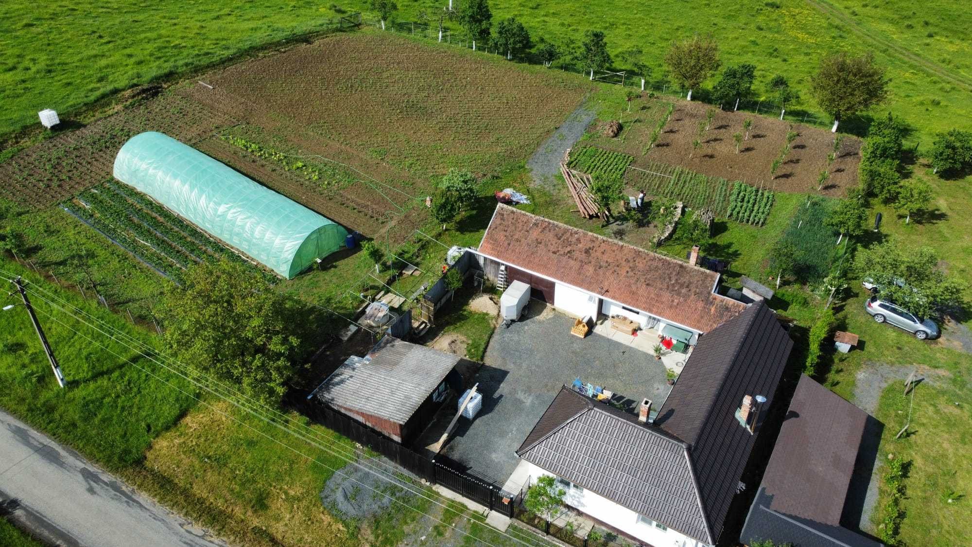Casă la țară peisaj pitoresc
