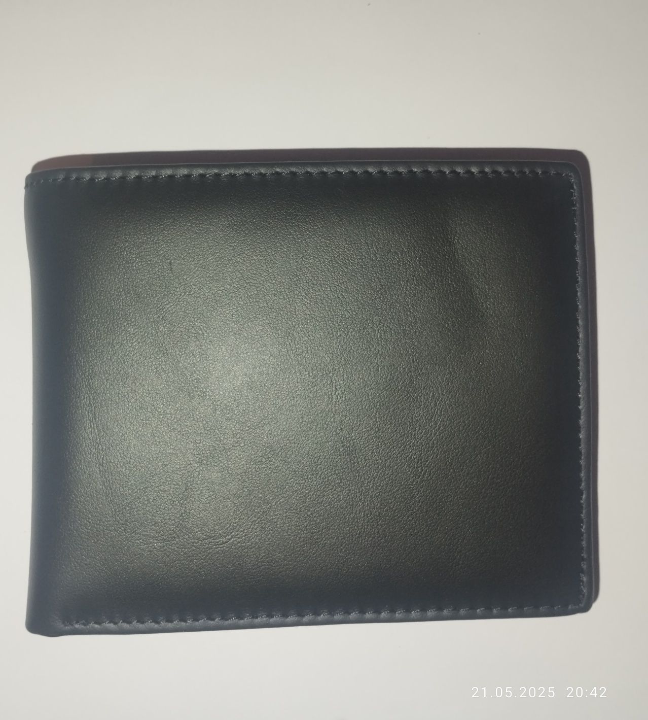 Продавам  три нови мъжки портфейли