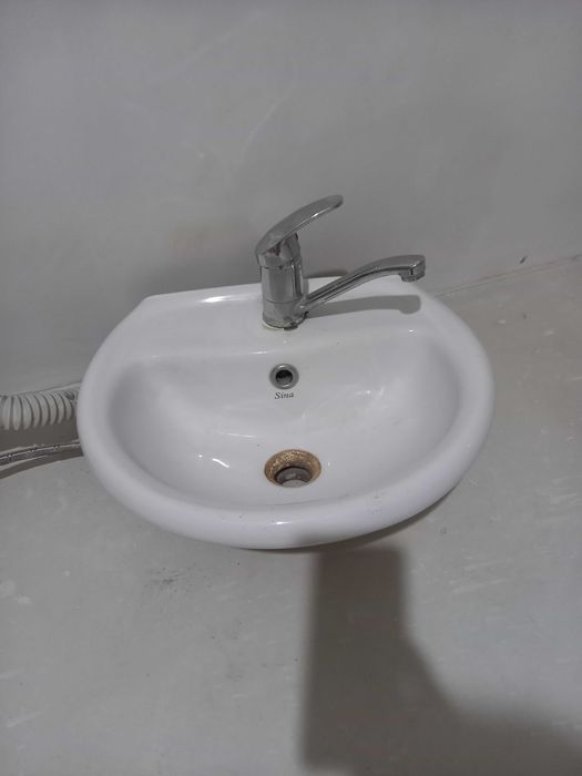 Раковина маленькая б/у