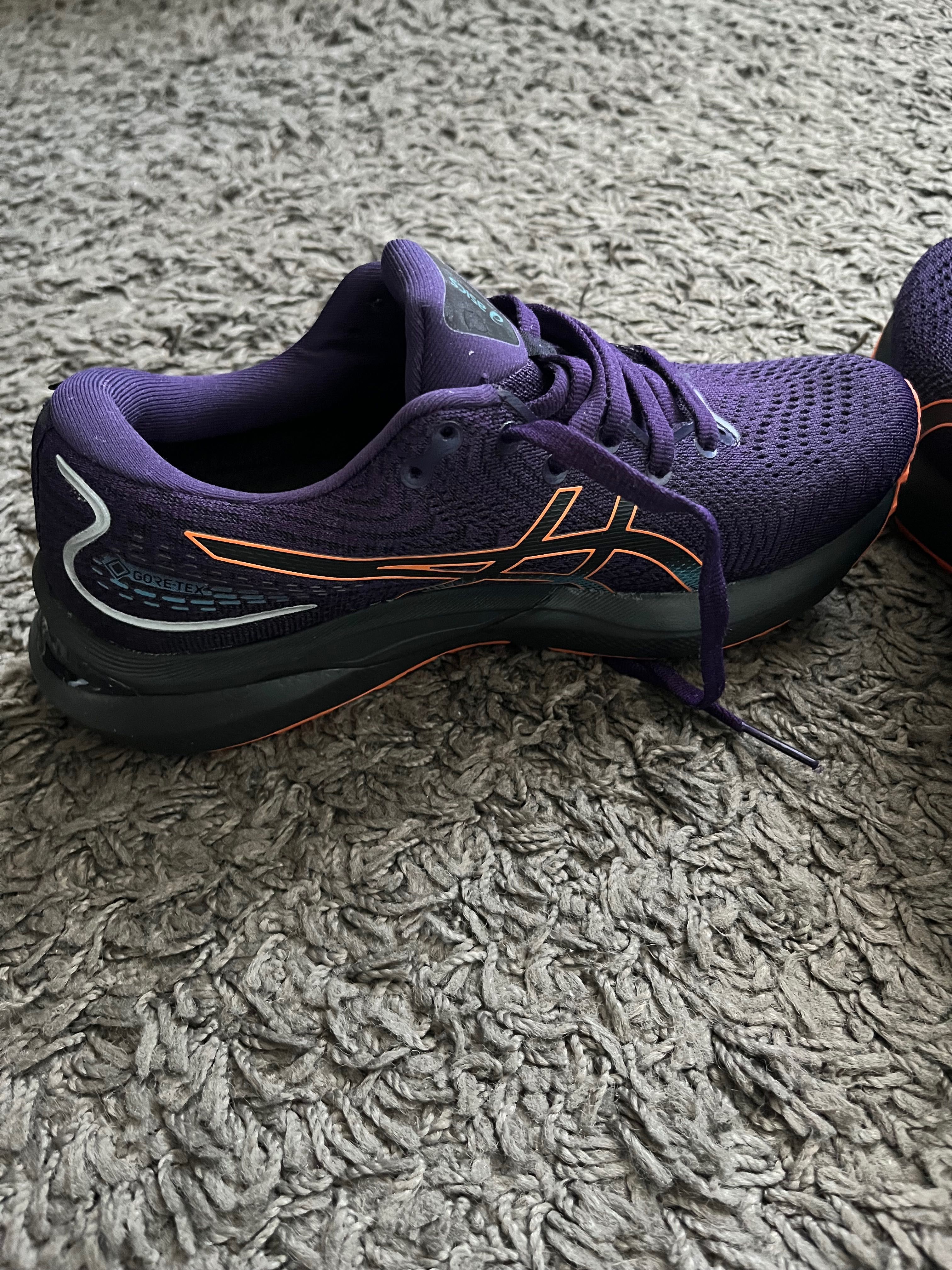 Маратонки Asics Нови