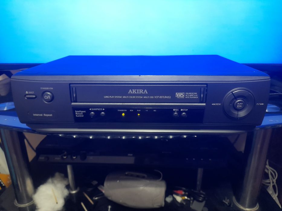 Akira videomaginitafon sotiladi