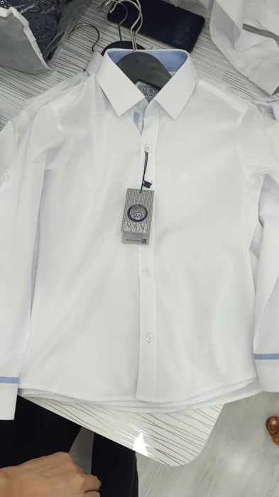 Рубашки в школу, школьные мальчик и девочка