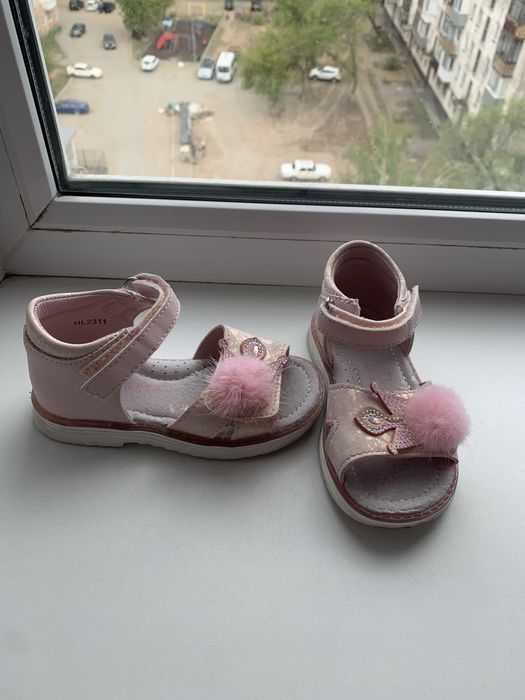 Продам детские сандали