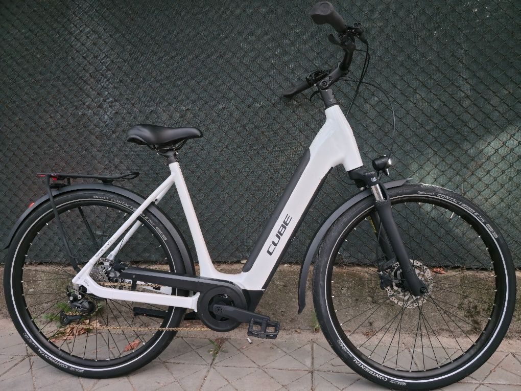 Cube Supreme Sport L размер Електрически Немски Bosch Performance Smar