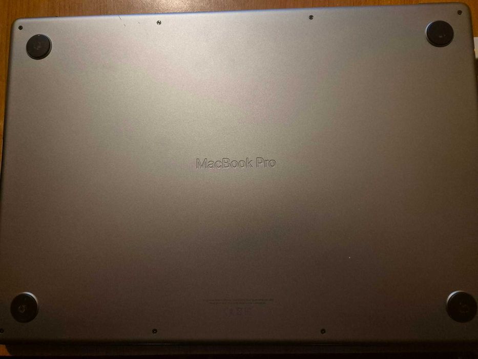 MacBook Pro 16 M1 2021 (A2485) - 16gb 512 SSD + keyboard & mouse Apple