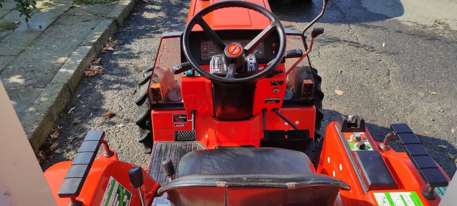 Продавам трактор Hinomoto N239, 24 к.с.