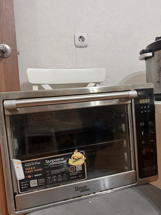 мини-печь Redmond SkyOven RO-5706S.