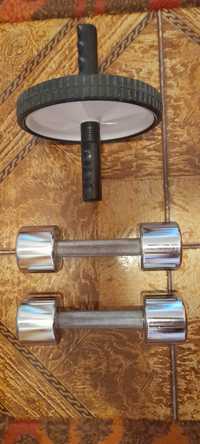 Set două gantere cromate 2×4kg + roller abdomene
