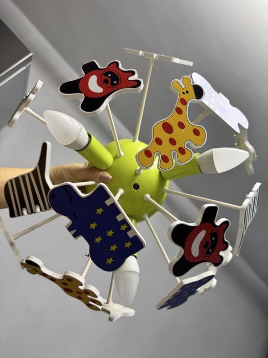 Lustra cu animalute pentru camera copil