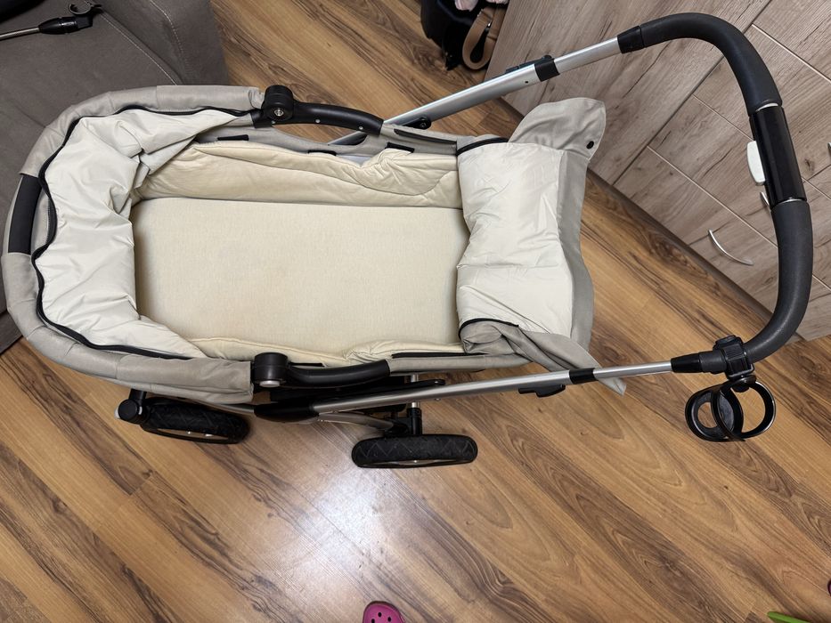 Продавам детска количка Maxi-Cosi Mura 4 2в1