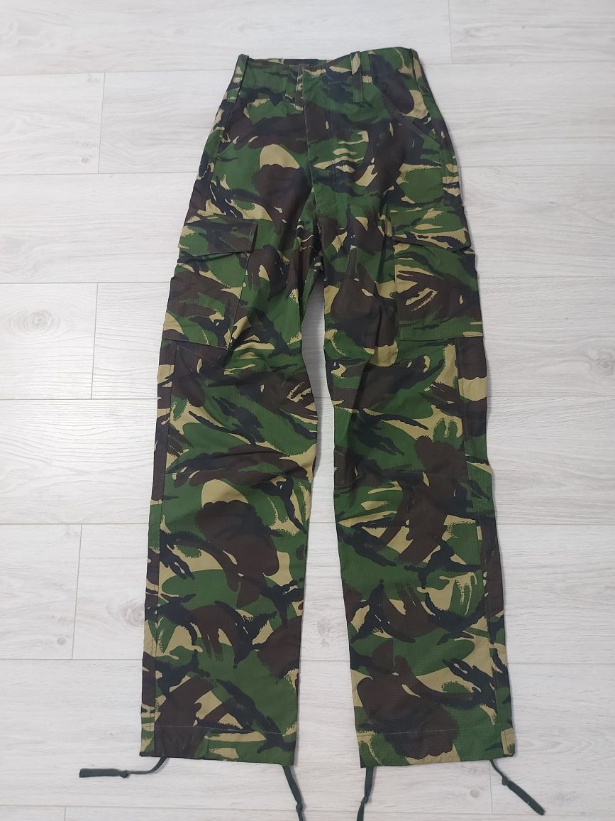 Pantaloni noi camuflaj padure dama