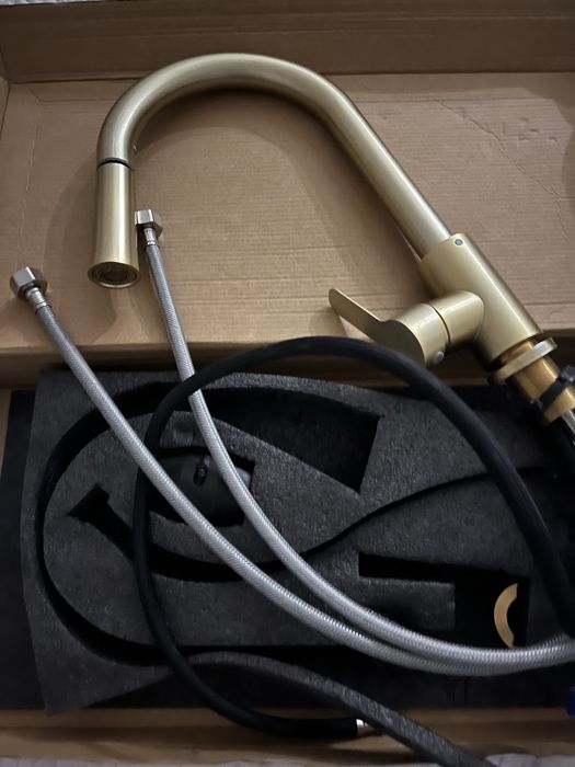 Златист смесител