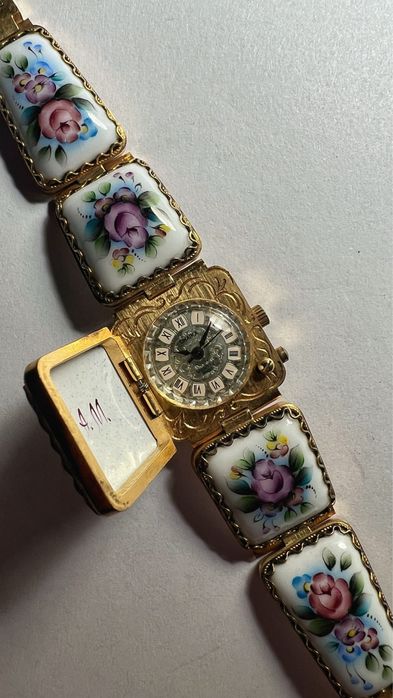 Женские часы Чайка финифть позолота