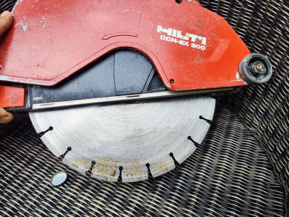 Hilti DCH 300 + Extractor DCH EX 300 Masina de taiat pereti