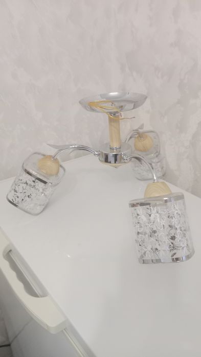 Продам люстры, каждая 4500