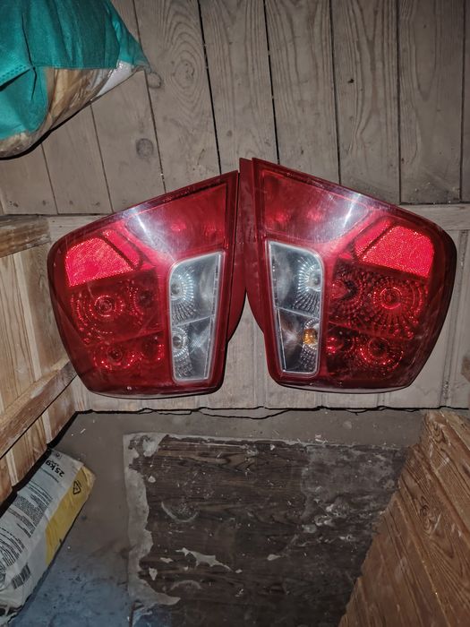 Жентра мошинасини орка фаралари сотилади. Оргинал