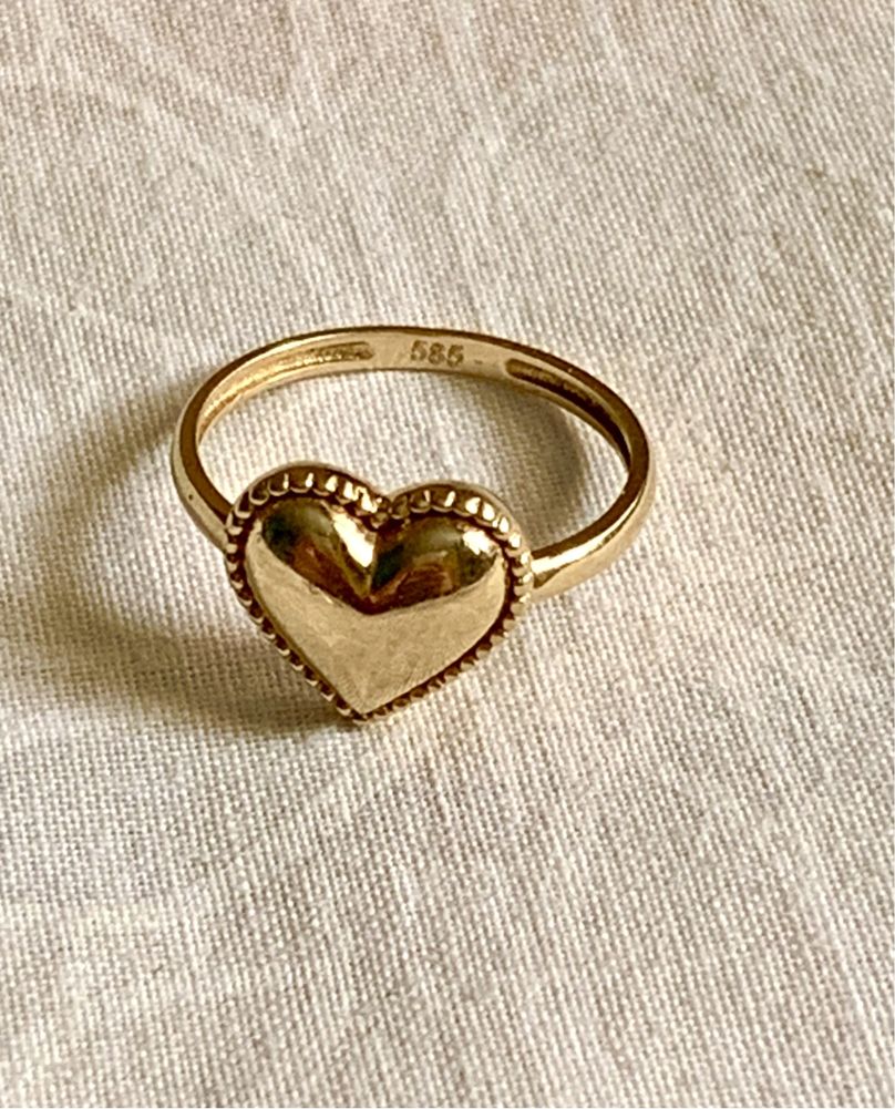 Златен Масивен пръстен сърце