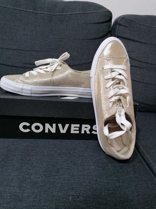 Оригинални чисто нови кецове Converse