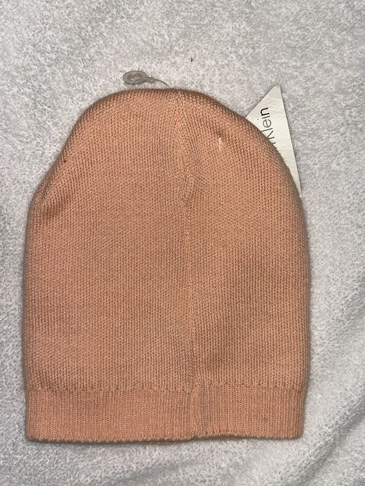 Caciula noua cu eticheta