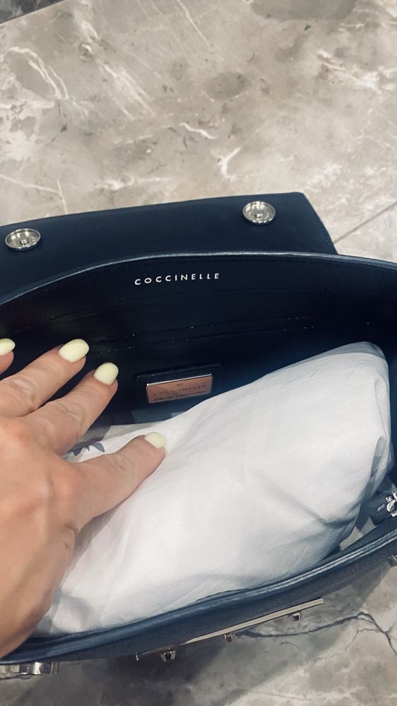 Coccinelle оригинална чанта от естествена мека кожа