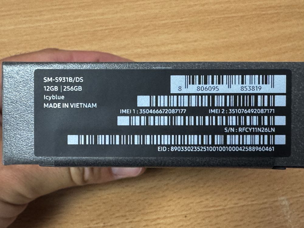 Samsung s25 12/256 Нов