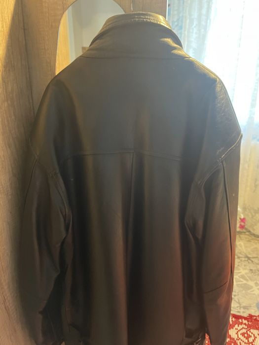 Geaca din piele neagra