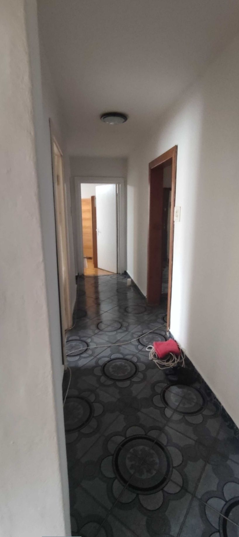 Vând apartament cu 4 camere în Mun. Caransebeș
