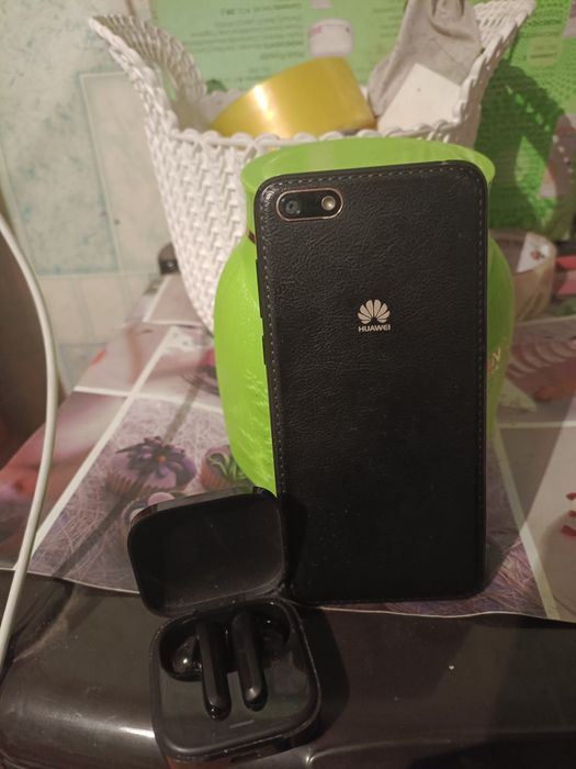 Срочно Huawei Y6 Prime + наушники
