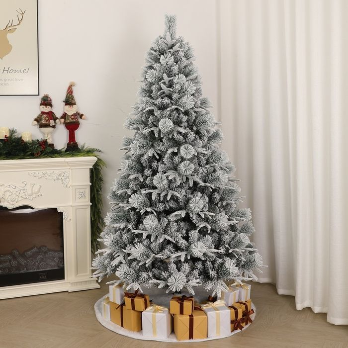 Новогодние ёлки в продаже. Разные размеры и виды