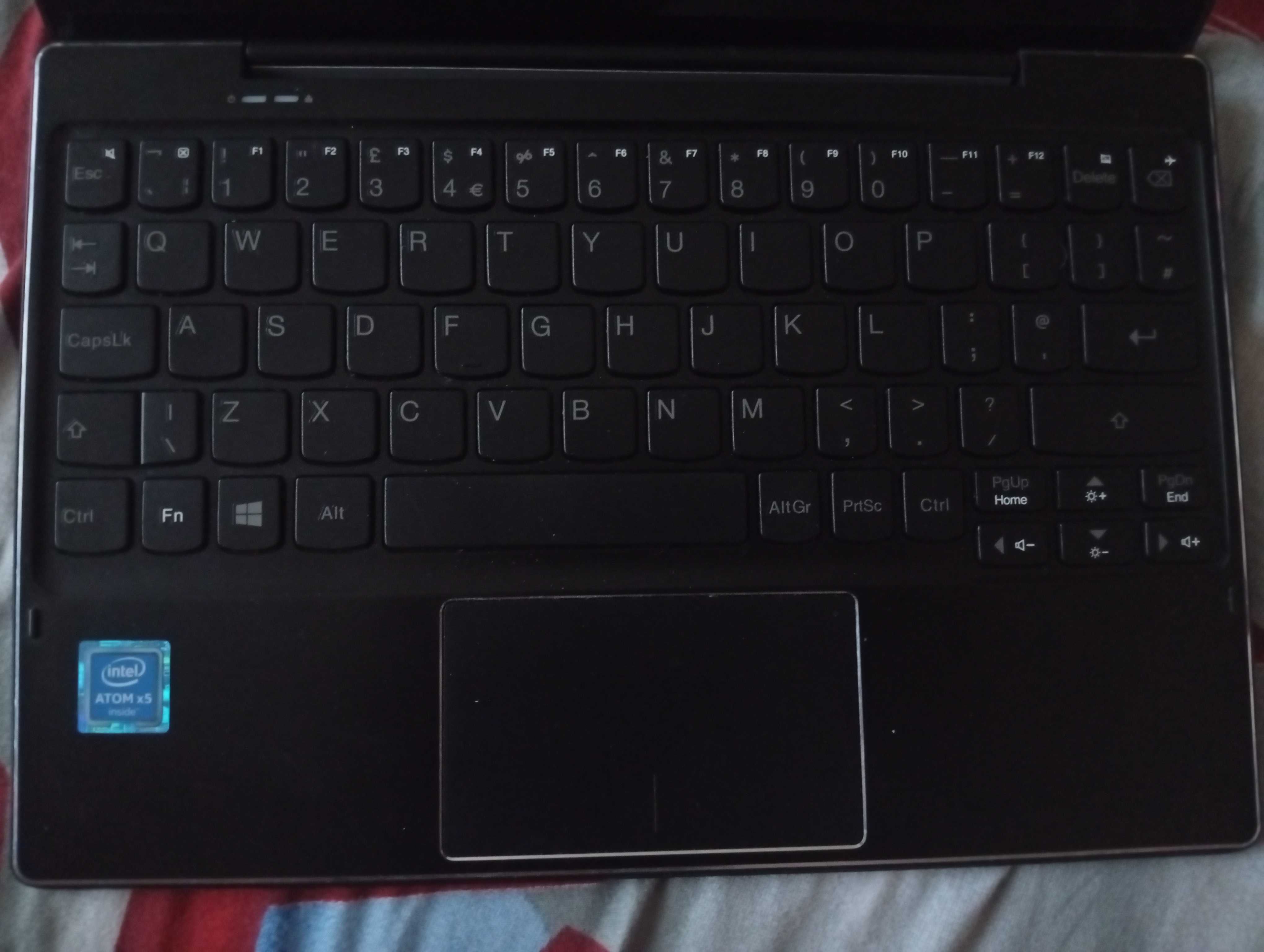 Vând laptop-tableta touchscreen Lenovo 2in 1