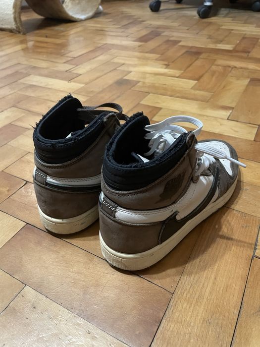Jordan 1 Travis Scott