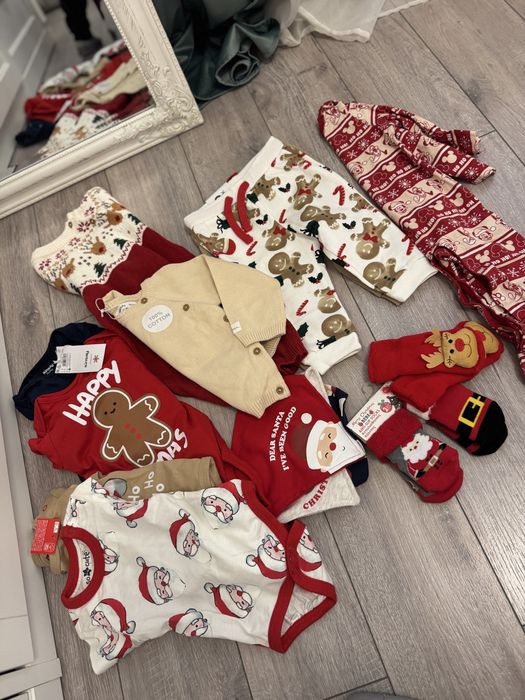 Lot hainute noi de Craciun