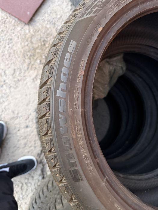 Продам зимние шины почти новое