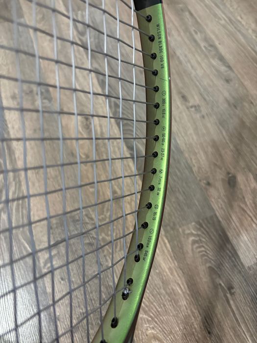 Тенис ракета WILSON BLADE V8 100 16x19 300g