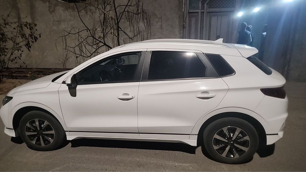 BYD Y2 Elektromobil srochna sotiladi.