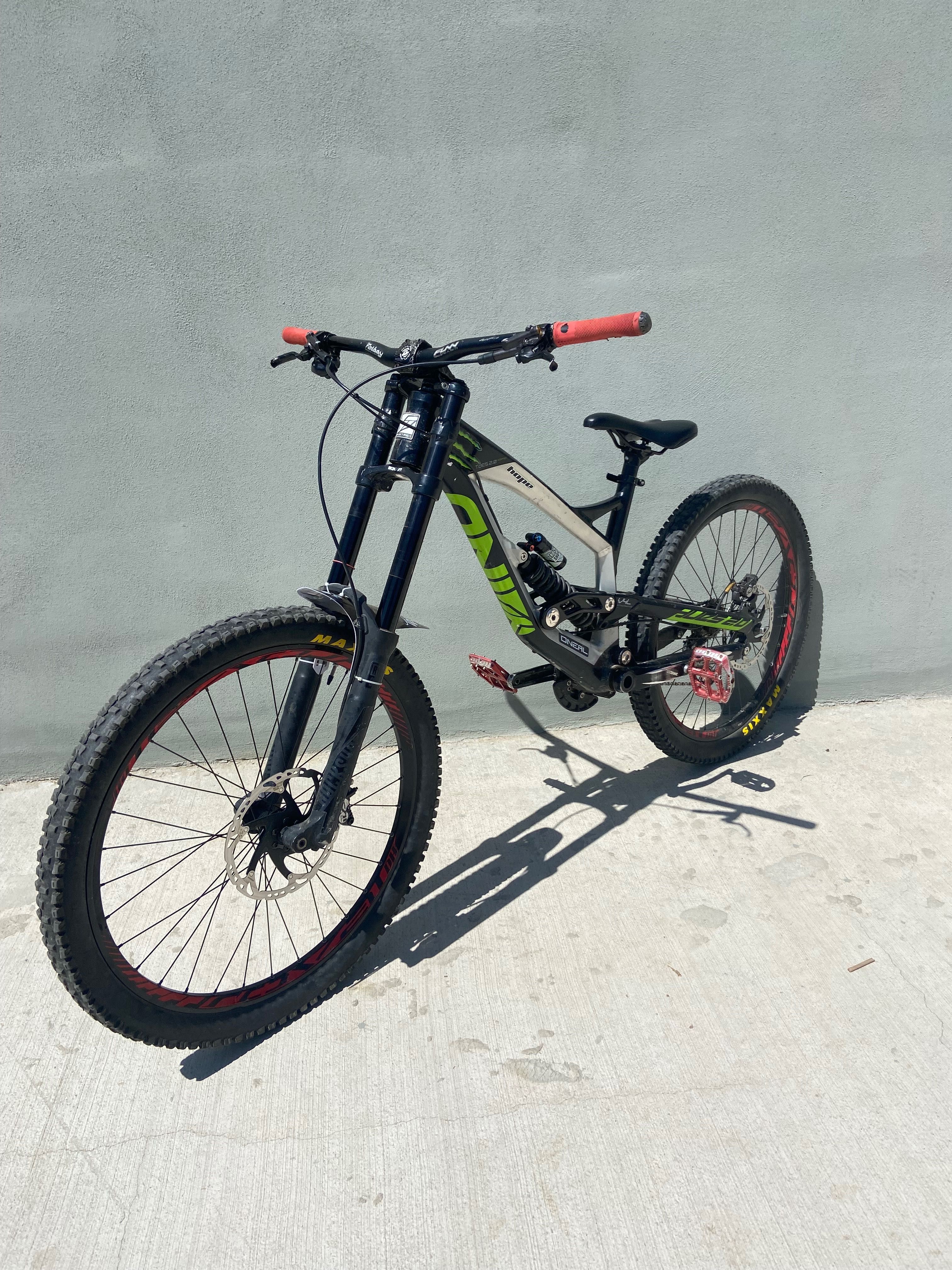 YT Tues DH колело