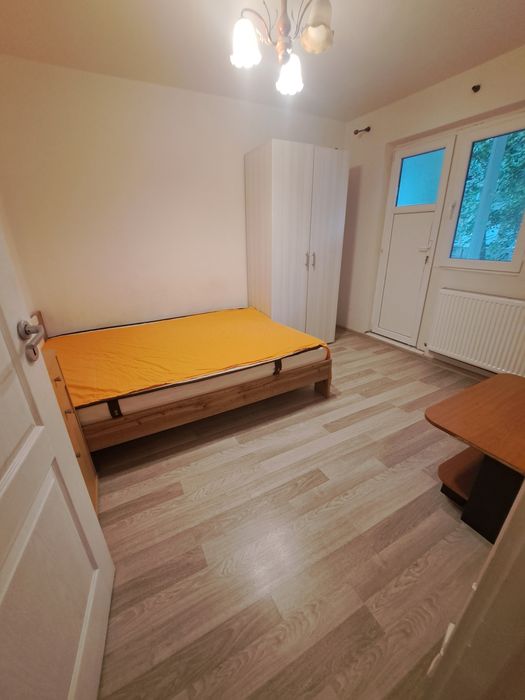 Închiriez apartament cu 3 camere
