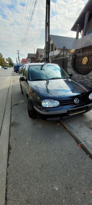 Vând Golf 4 1.4 16v intreg pentru dezmembrat !!