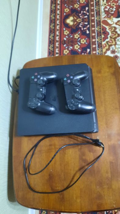 Продам PS 4 в отличном сост