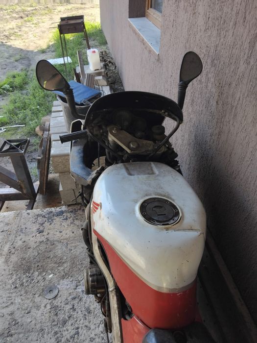 Vând honda crb 400
