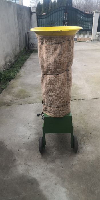 Tocator crengi, frunze