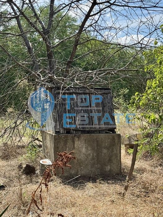 Двуетажна тухлена къща с кладенец и голям двор в село Александрово, о