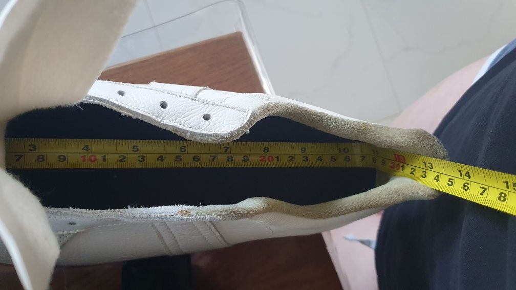 Adidasi barbati piele