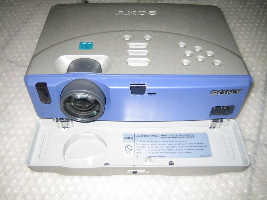 Продавам Sony LCD Projector VPL-CS1