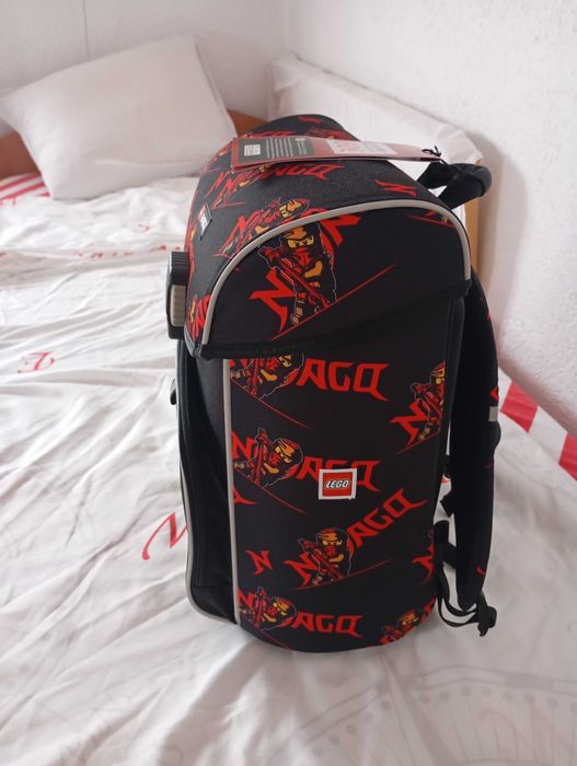 Детска раница за училище.