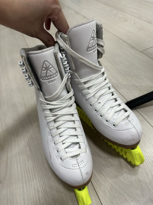 Продам детские коньки Jackson